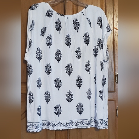 🛑 Old Navy XXL SS Split Neck White Print Blouse 🚔 - Picture 14 of 14